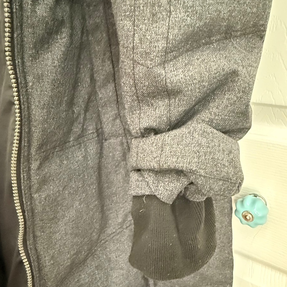 🧥 prAna Women’s Long Puffer Coat with Faux-Fur Hood – Charcoal Gray – Size L/XL - Picture 4 of 5